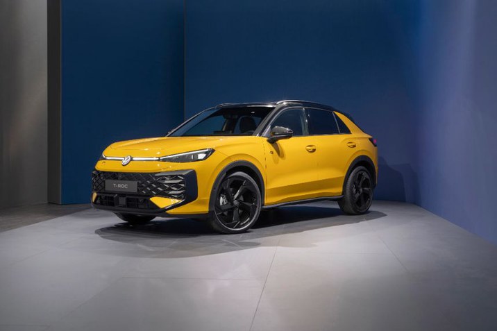 VW T-Roc in Gelb seitliche Vorderansicht