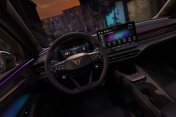 Innenraum%20des%20neuen%20CUPRA%20Raval%20mit%20sportlichen%20Sitzen%20und%20digitalem%20Cockpit