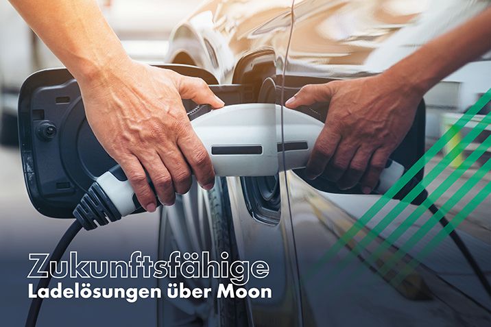 Auf dem Bild ist eine Hand zu sehen, die einen Ladestecker für Elektroautos in ein Fahrzeug einsteckt – ein Symbol für moderne E-Mobilität. Im Bildtext steht: „Zukunftsfähige Ladelösungen über MOON“. Die Szene steht für intelligente und nachhaltige Ladeinfrastruktur, wie sie von MOON Power angeboten wird – ideal für Unternehmen und Privatkunden, die in eine elektrifizierte Zukunft investieren möchten.